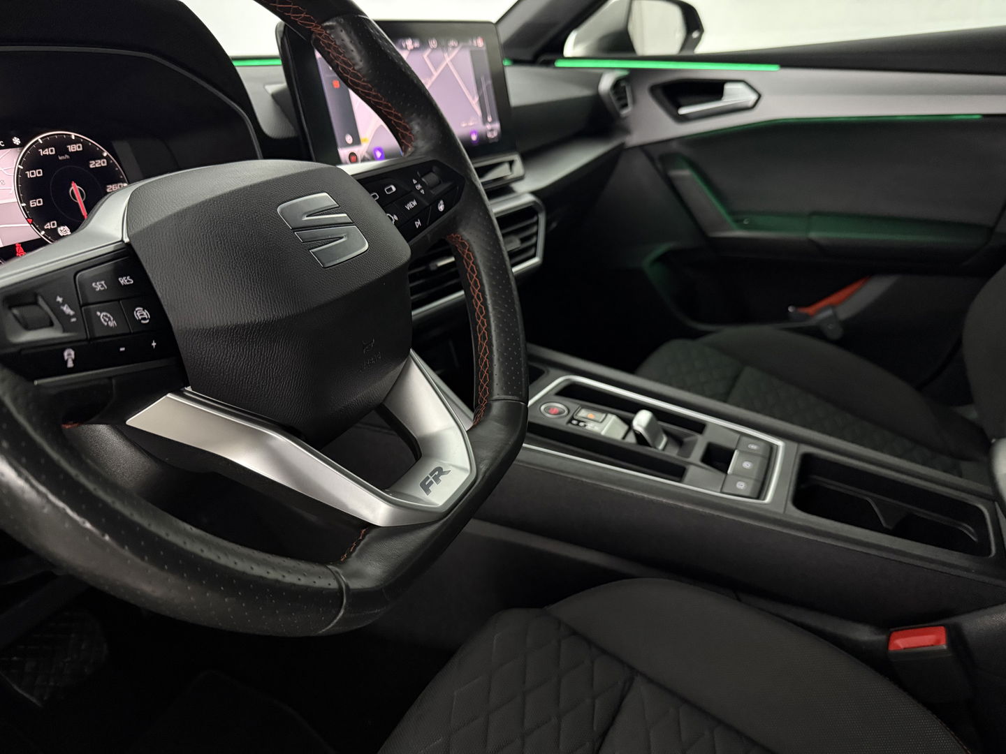 SEAT Leon 1.5 eTSI FR 150PK | Virtual | Camera | Sfeer | Adap. Cruise | Stoel/Stuurverw. | Trekh. | Carplay | Keyless | NAP