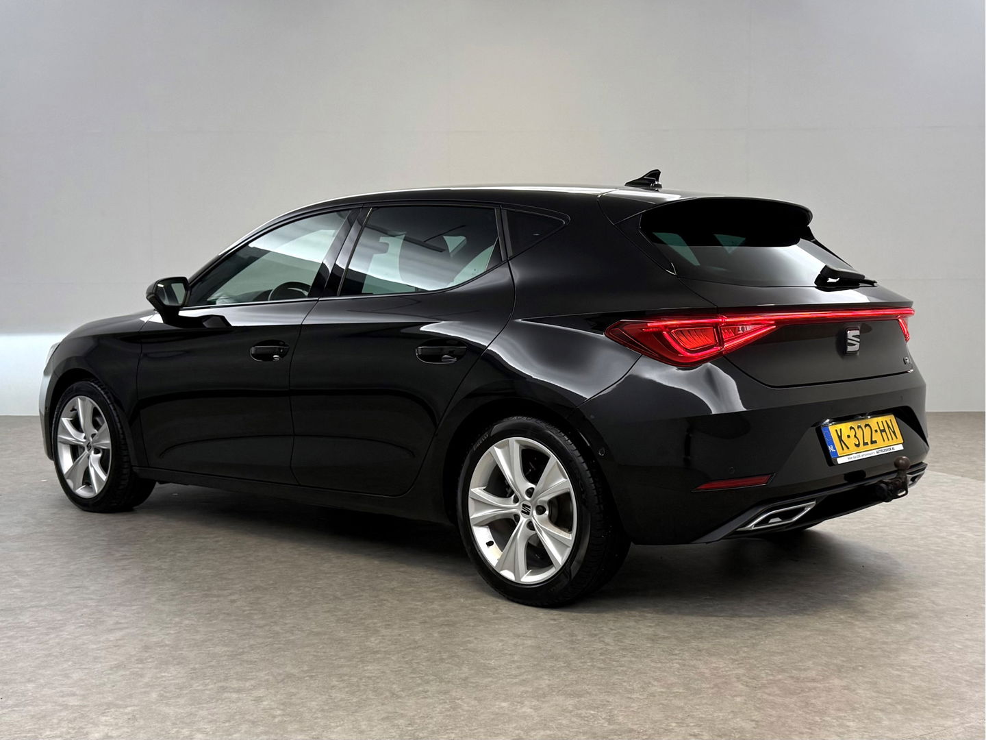 SEAT Leon 1.5 eTSI FR 150PK | Virtual | Camera | Sfeer | Adap. Cruise | Stoel/Stuurverw. | Trekh. | Carplay | Keyless | NAP