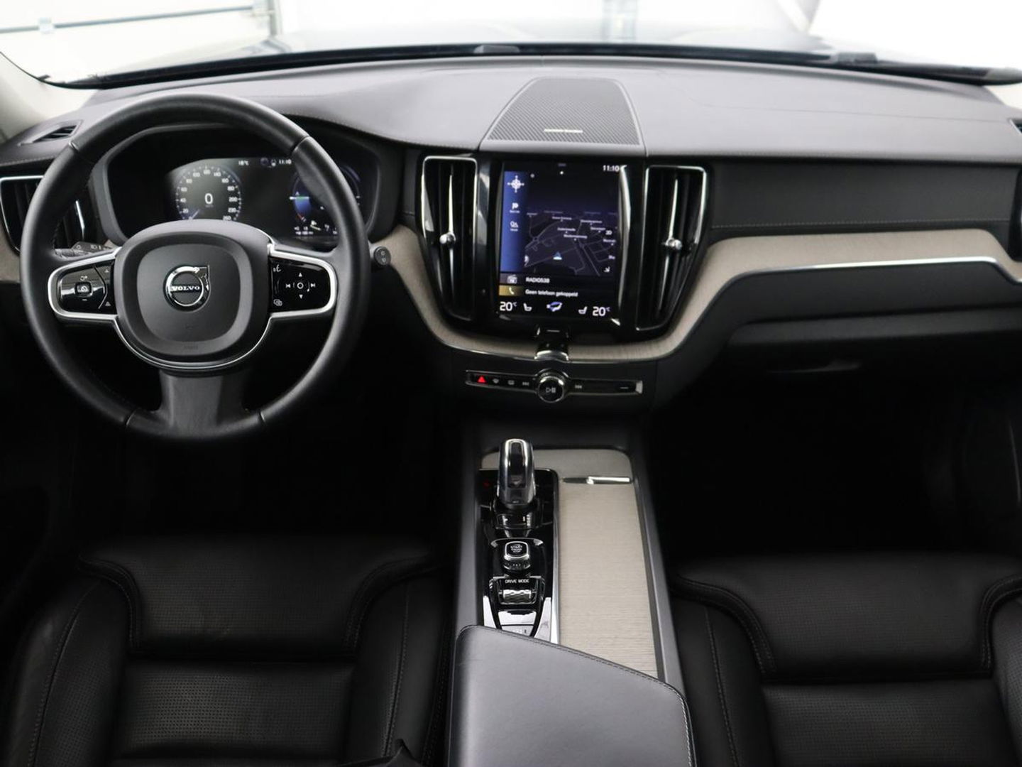 Volvo XC60 2.0 T8 TwinEngine AWD Inscription | Panoramadak | Stoelventilatie | 360 Camera | Leder | Harman/Kardon | Adaptive cruise | Navigatie