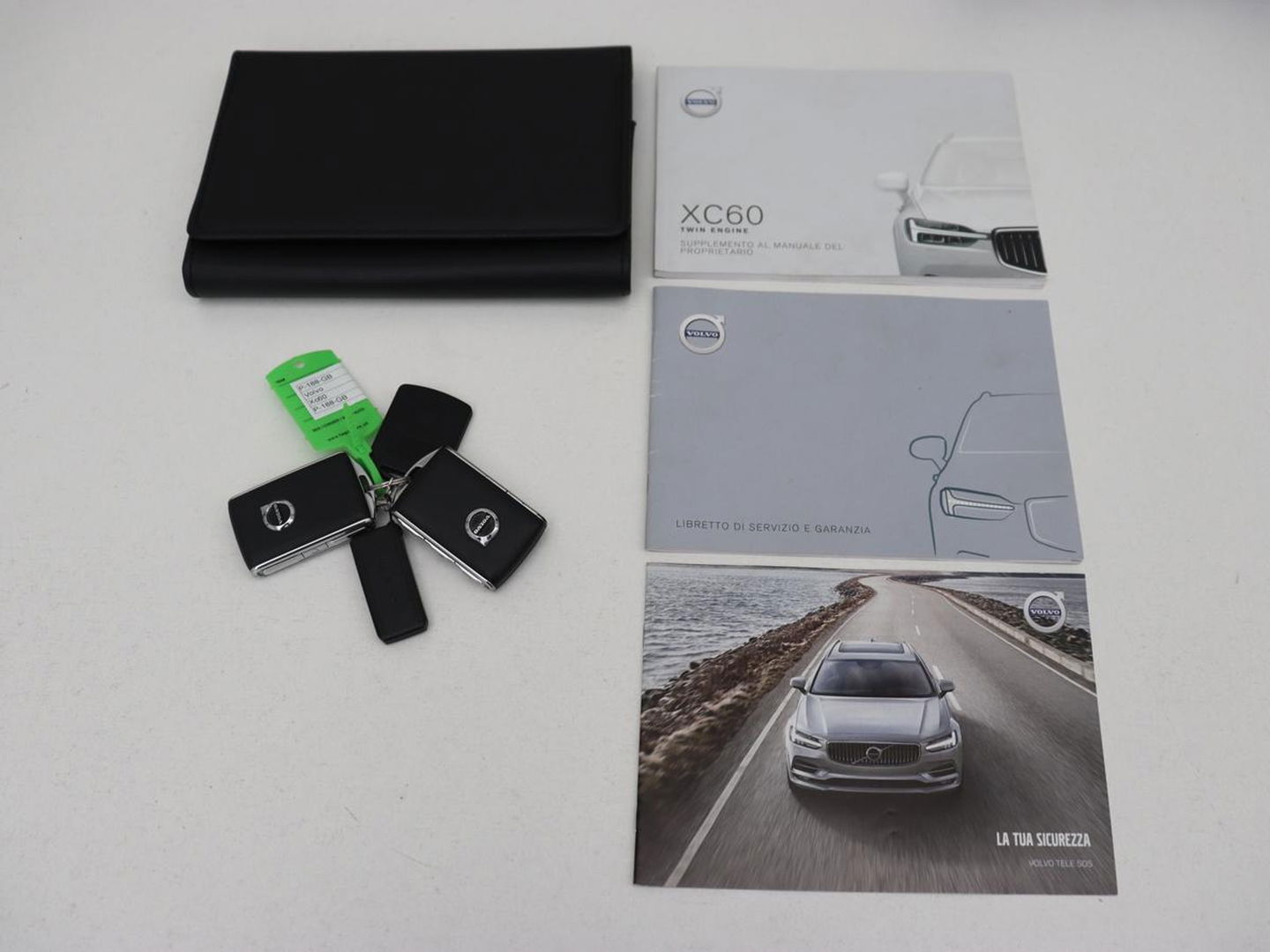 Volvo XC60 2.0 T8 TwinEngine AWD Inscription | Panoramadak | Stoelventilatie | 360 Camera | Leder | Harman/Kardon | Adaptive cruise | Navigatie