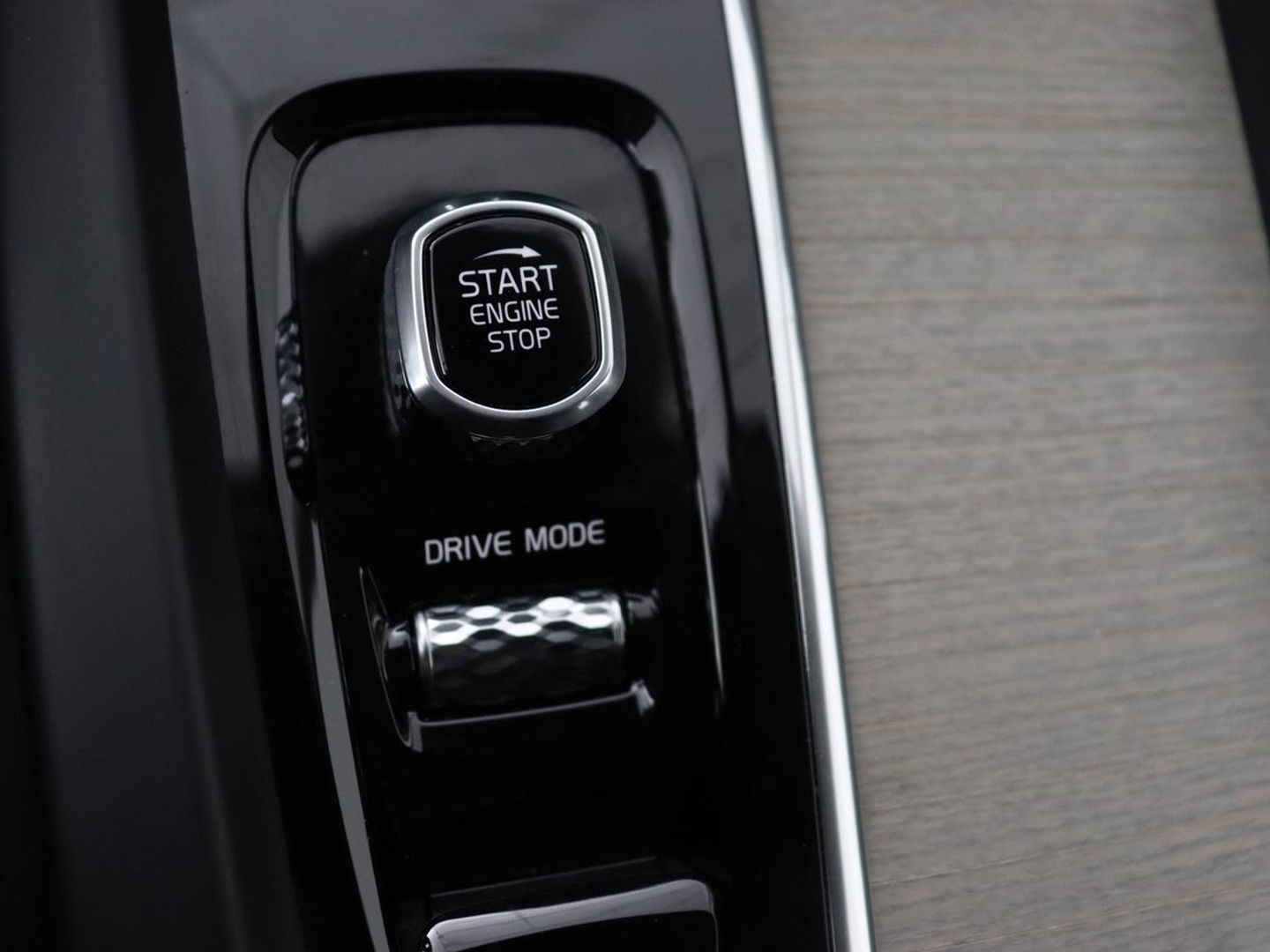 Volvo XC60 2.0 T8 TwinEngine AWD Inscription | Panoramadak | Stoelventilatie | 360 Camera | Leder | Harman/Kardon | Adaptive cruise | Navigatie