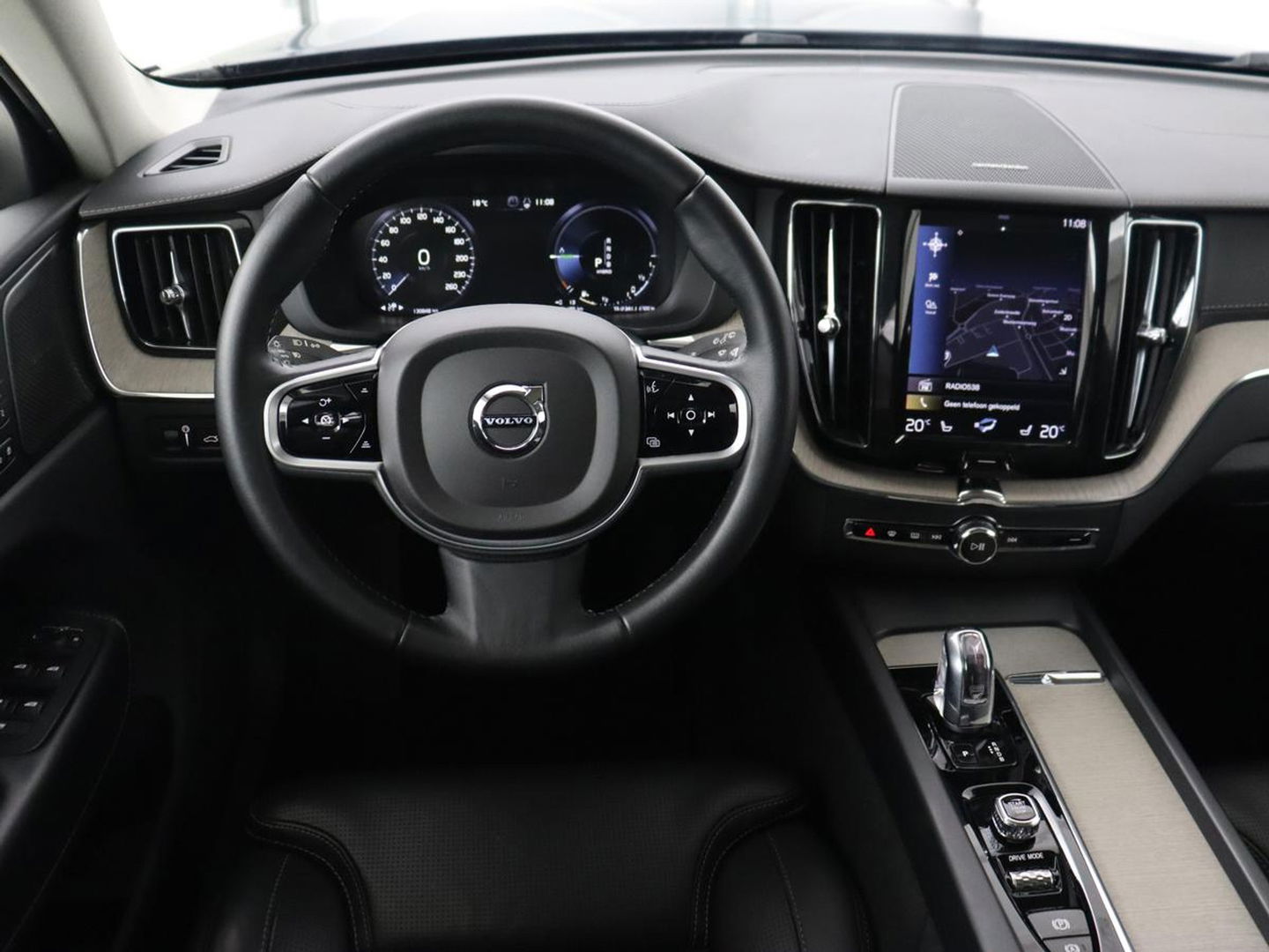 Volvo XC60 2.0 T8 TwinEngine AWD Inscription | Panoramadak | Stoelventilatie | 360 Camera | Leder | Harman/Kardon | Adaptive cruise | Navigatie