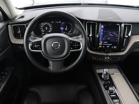 Volvo XC60 2.0 T8 TwinEngine AWD Inscription | Panoramadak | Stoelventilatie | 360 Camera | Leder | Harman/Kardon | Adaptive cruise | Navigatie