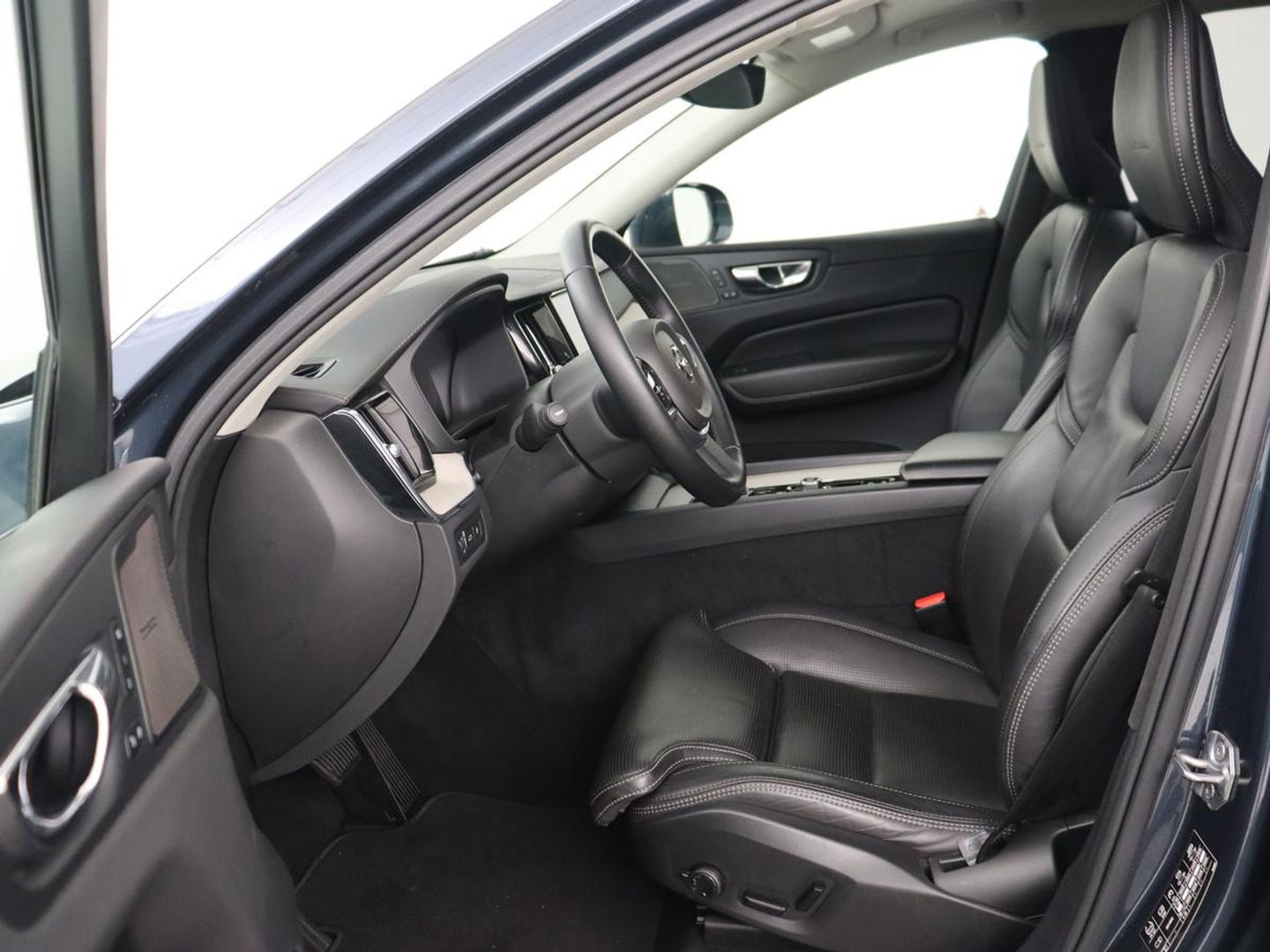 Volvo XC60 2.0 T8 TwinEngine AWD Inscription | Panoramadak | Stoelventilatie | 360 Camera | Leder | Harman/Kardon | Adaptive cruise | Navigatie