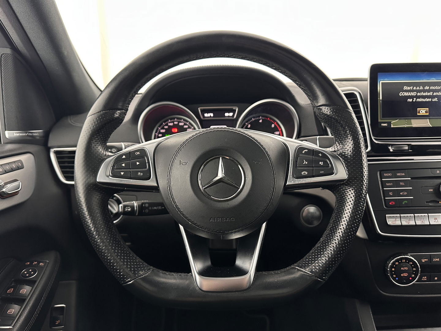Mercedes-Benz GLS 350 d 4MATIC *PANO | LUXURY-LEATHER | FULL-LED | DISTRONIC | BLIND-SPOT | MEMORY-PACK | HARMAN/KARDON | TOP-VIEW | KEYLESS | SHIFT-PADDLES | PRIVACY-GLASS | TOWBAR | 19''ALU*