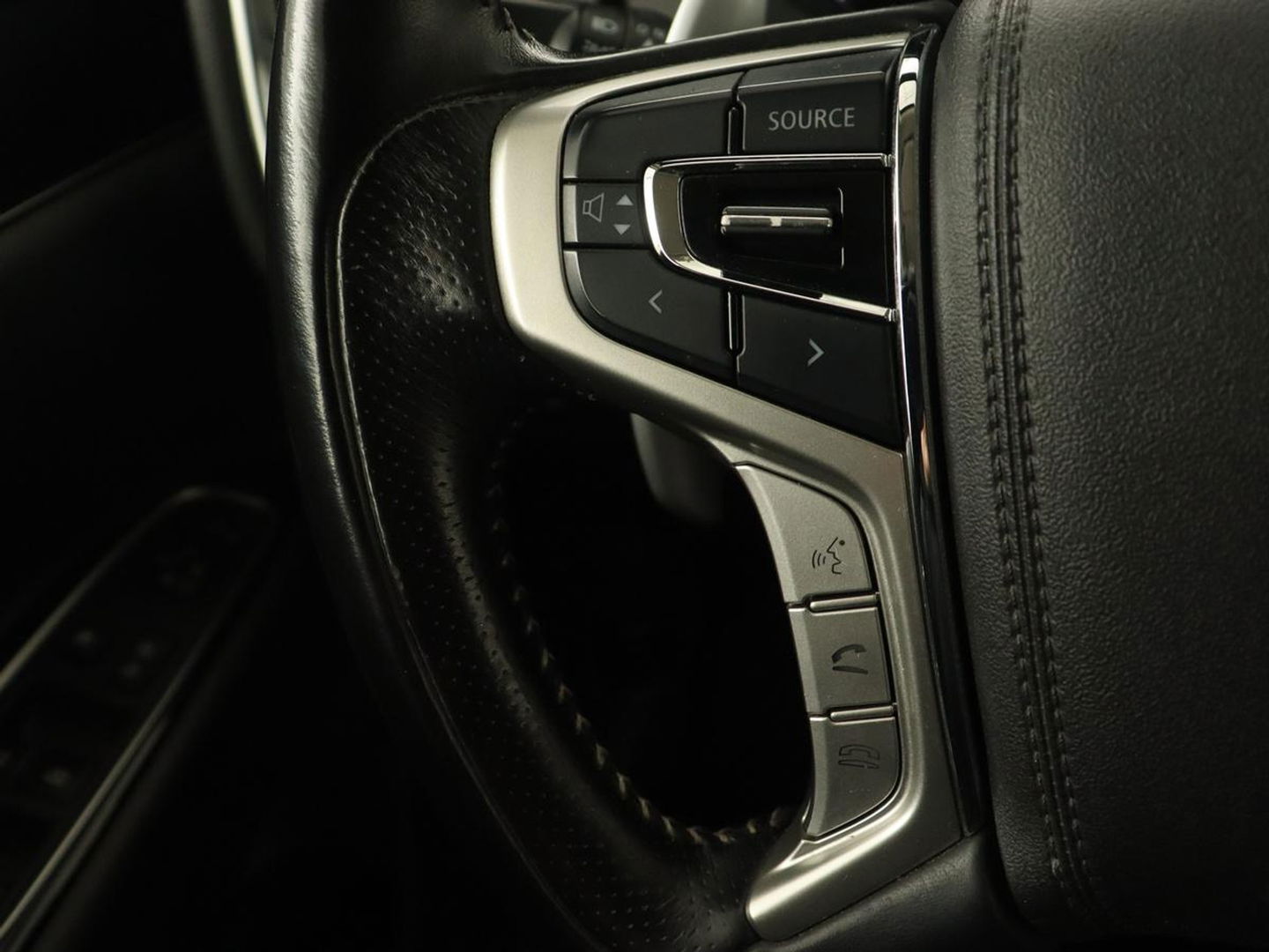 Mitsubishi Outlander 2.4 PHEV Pure+ | Trekhaak | Carplay | Leder/Alcantara | Camera | Keyless | Full LED | Climate control | Cruise control | Plug In