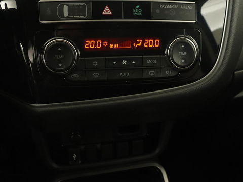 Mitsubishi Outlander 2.4 PHEV Pure+ | Trekhaak | Carplay | Leder/Alcantara | Camera | Keyless | Full LED | Climate control | Cruise control | Plug In