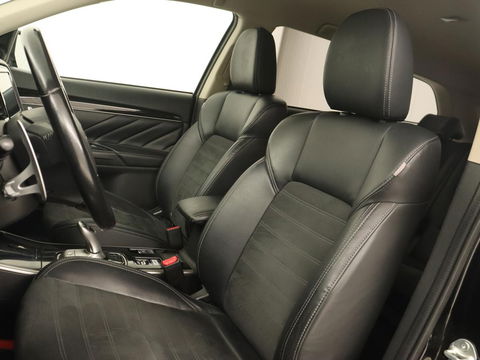 Mitsubishi Outlander 2.4 PHEV Pure+ | Trekhaak | Carplay | Leder/Alcantara | Camera | Keyless | Full LED | Climate control | Cruise control | Plug In