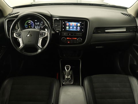 Mitsubishi Outlander 2.4 PHEV Pure+ | Trekhaak | Carplay | Leder/Alcantara | Camera | Keyless | Full LED | Climate control | Cruise control | Plug In