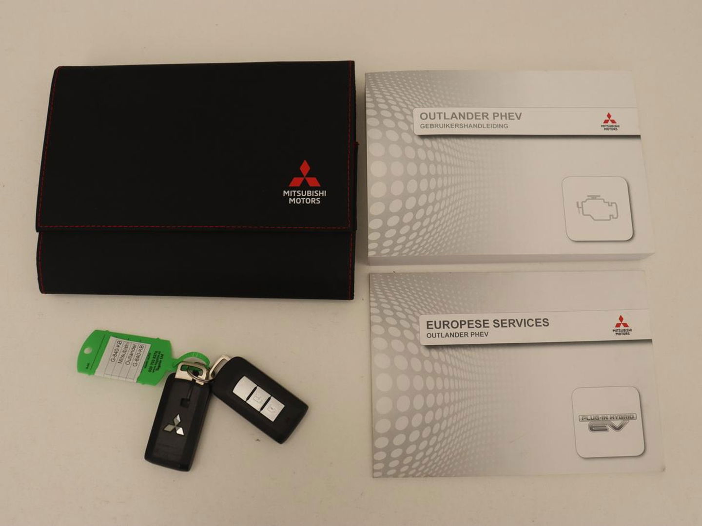 Mitsubishi Outlander 2.4 PHEV Pure+ | Trekhaak | Carplay | Leder/Alcantara | Camera | Keyless | Full LED | Climate control | Cruise control | Plug In