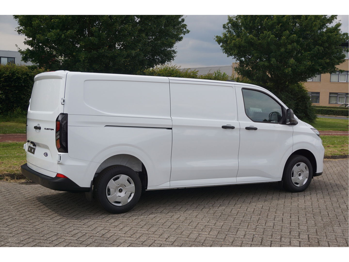 Ford Transit Custom 320L 136PK Trend BPM VRIJ 13" Navi, Cam, LED 2x Schuifdeur, Garantie 2029 !! NR. SU238*