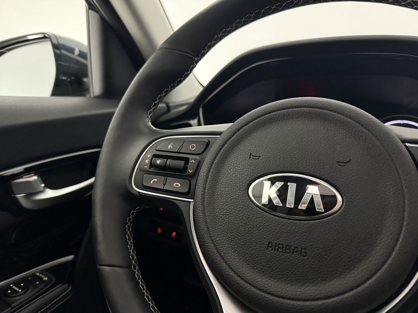 Kia Niro EV DynamicPlusLine 64 kWh | Snelladen | Pano | Camera | Adap. Cruise | Carplay | Stoel/Stuur verw. | Virtual