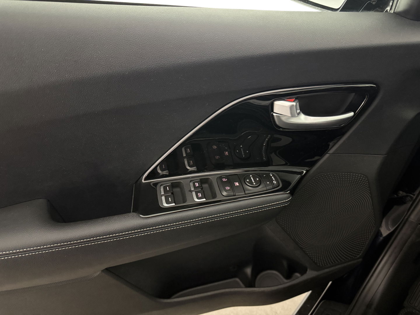 Kia Niro EV DynamicPlusLine 64 kWh | Snelladen | Pano | Camera | Adap. Cruise | Carplay | Stoel/Stuur verw. | Virtual