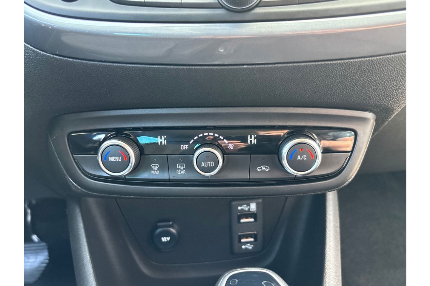 Opel Crossland 1.2 TURBO LEVEL 3 AUTOMAAT AIRCO NAVI PDC-CAMERA.