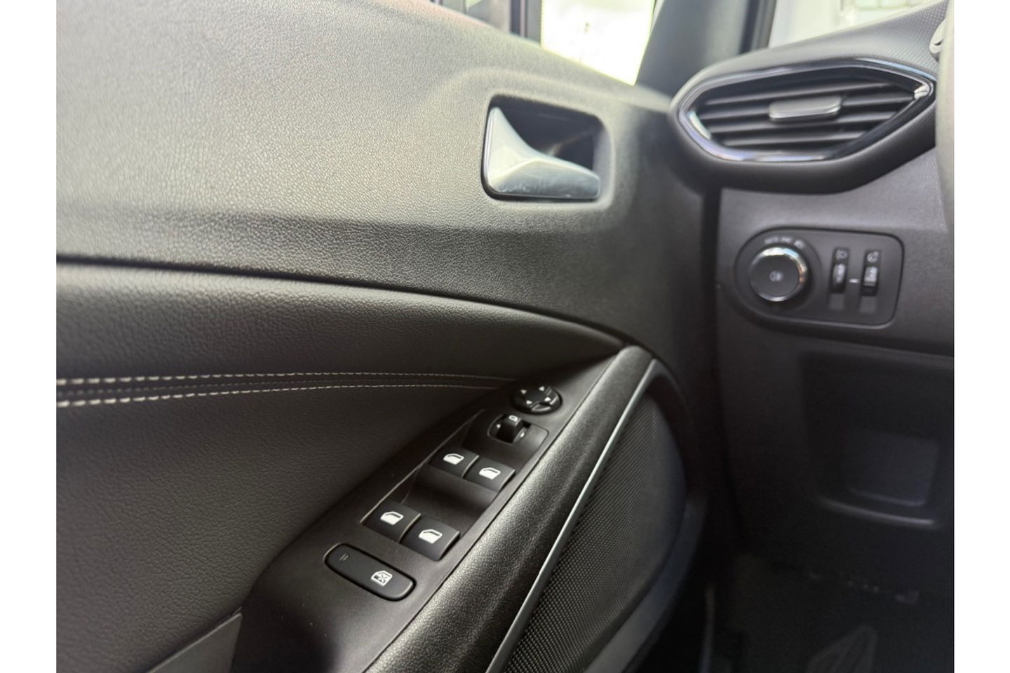 Opel Crossland 1.2 TURBO ELEGANCE 110PK AIRCO NAVI PDC-CAMERA.