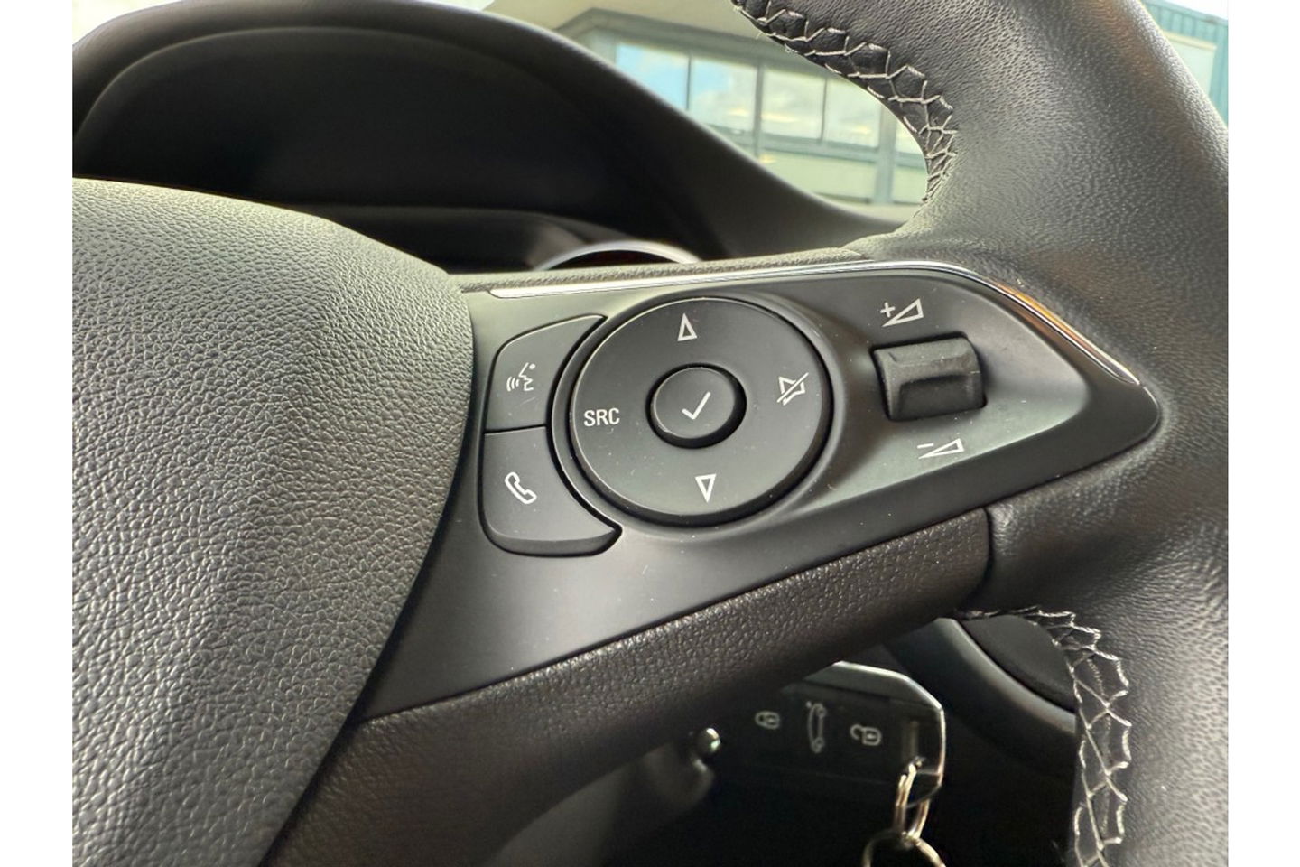 Opel Crossland 1.2 TURBO ELEGANCE 110PK AIRCO NAVI PDC-CAMERA.