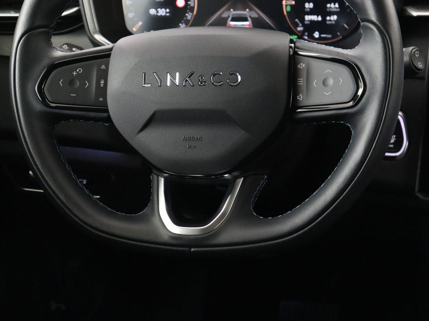 Lynk & Co 01 1.5 Plug In | Panoramadak | Infinity by Harman | Camera | Adaptive cruise | Stoelverwarming | Carplay | Memory | Full LED | PHEV