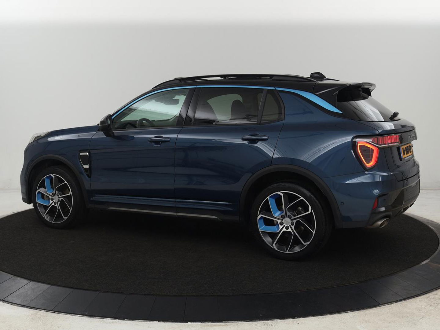 Lynk & Co 01 1.5 Plug In | Panoramadak | Infinity by Harman | Camera | Adaptive cruise | Stoelverwarming | Carplay | Memory | Full LED | PHEV