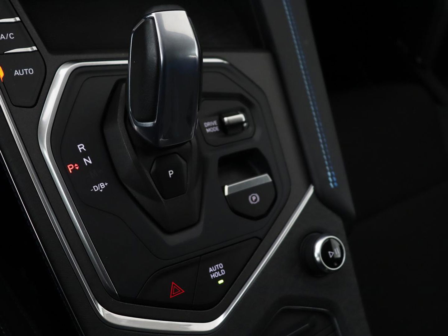 Lynk & Co 01 1.5 Plug In | Panoramadak | Infinity by Harman | Camera | Adaptive cruise | Stoelverwarming | Carplay | Memory | Full LED | PHEV