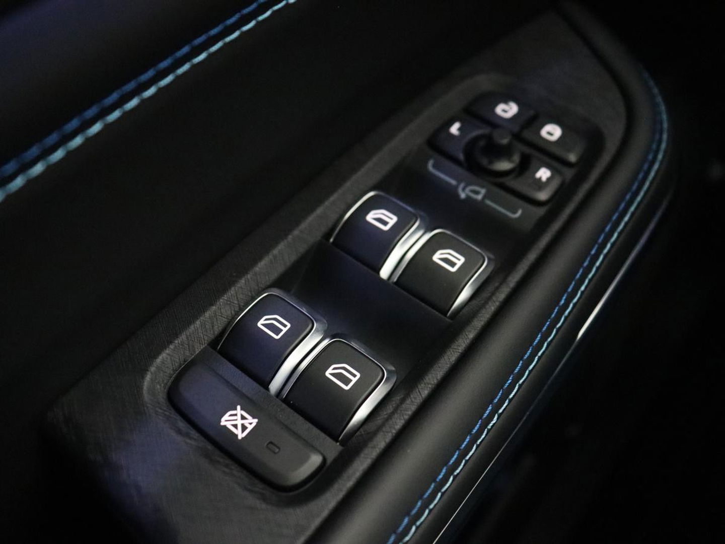 Lynk & Co 01 1.5 Plug In | Panoramadak | Infinity by Harman | Camera | Adaptive cruise | Stoelverwarming | Carplay | Memory | Full LED | PHEV