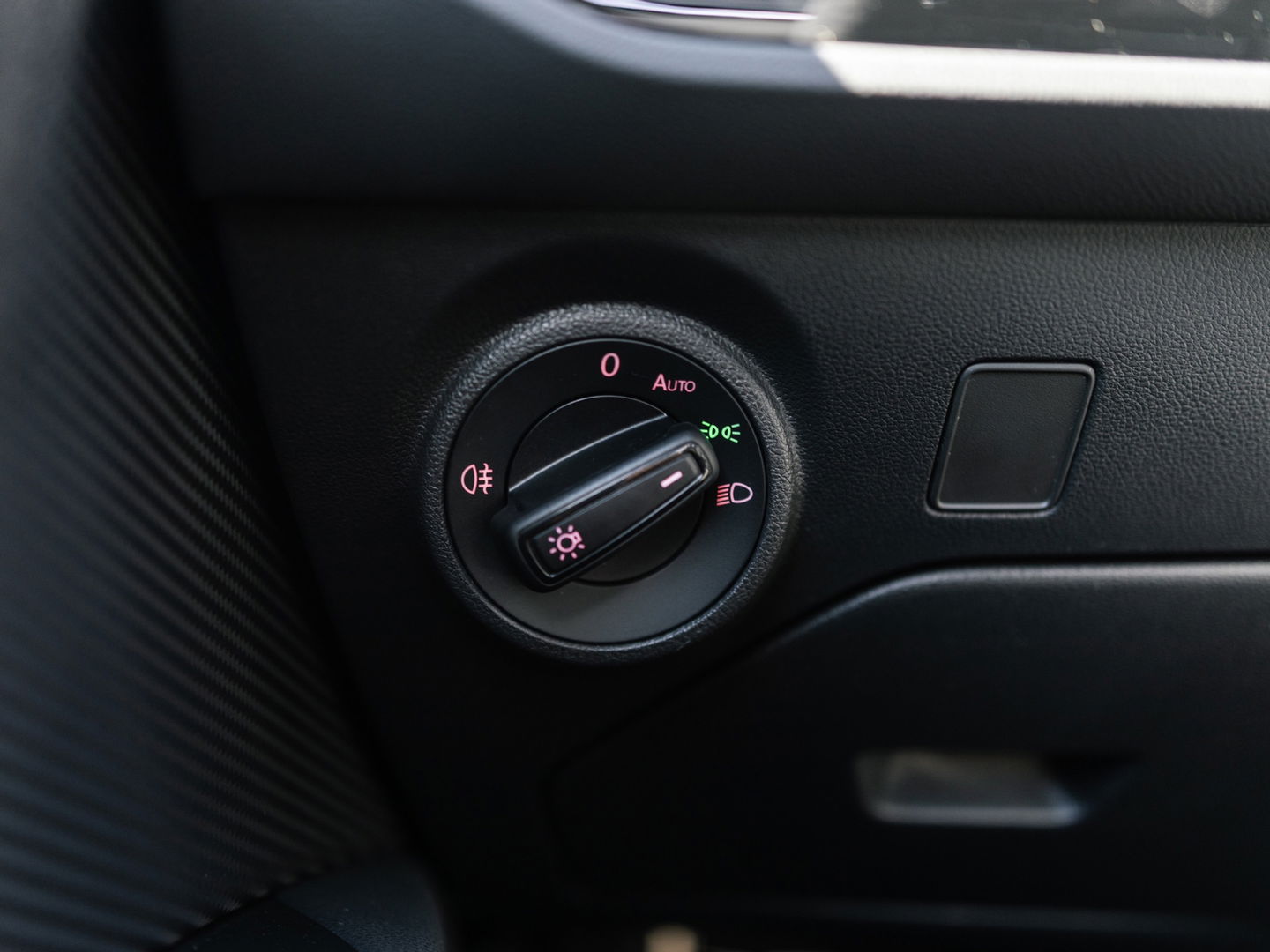 SEAT Leon ST 2.0 TSI 4DRIVE CUPRA R BLACKNESS GREY CARBON