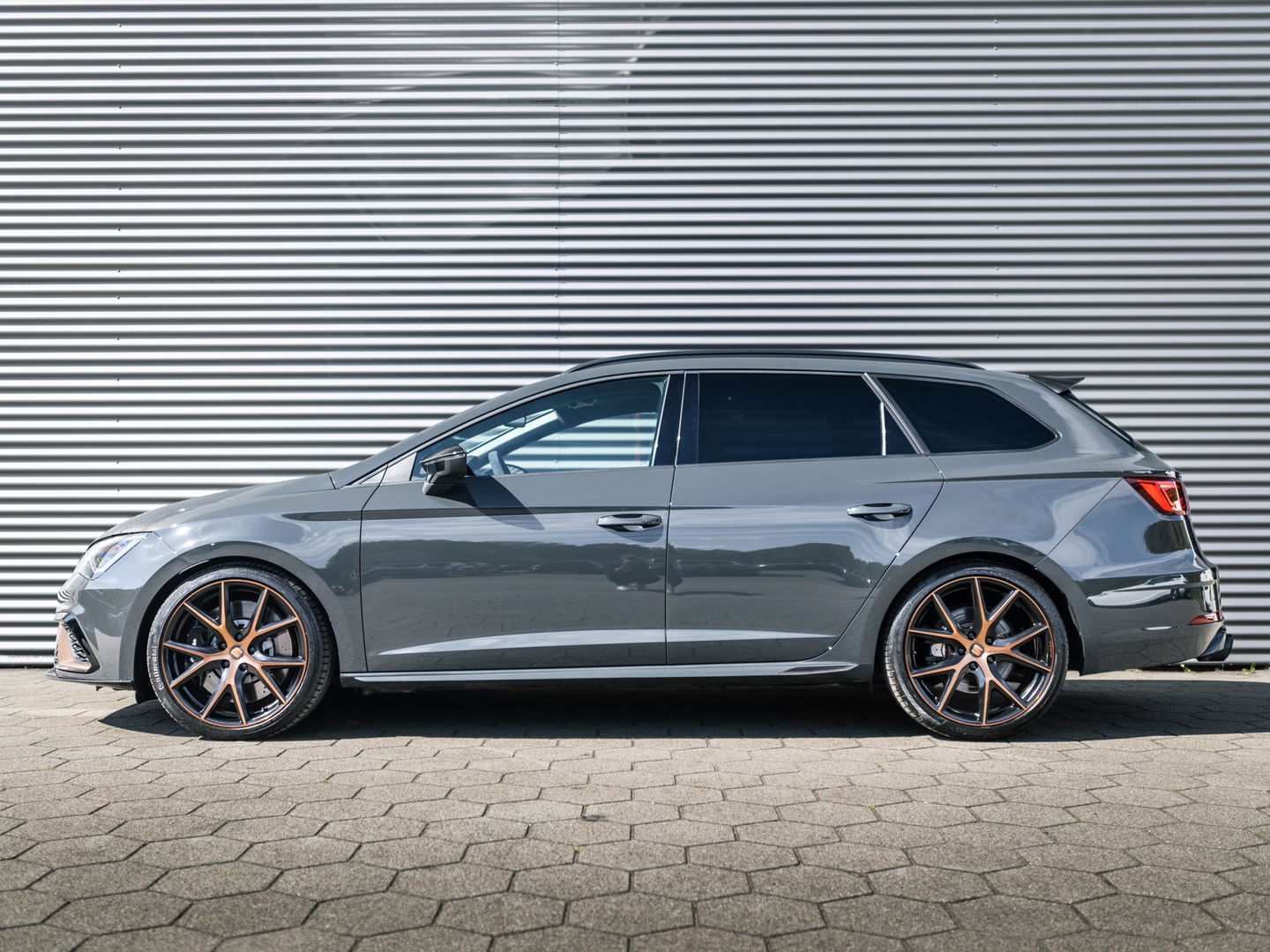 SEAT Leon ST 2.0 TSI 4DRIVE CUPRA R BLACKNESS GREY CARBON