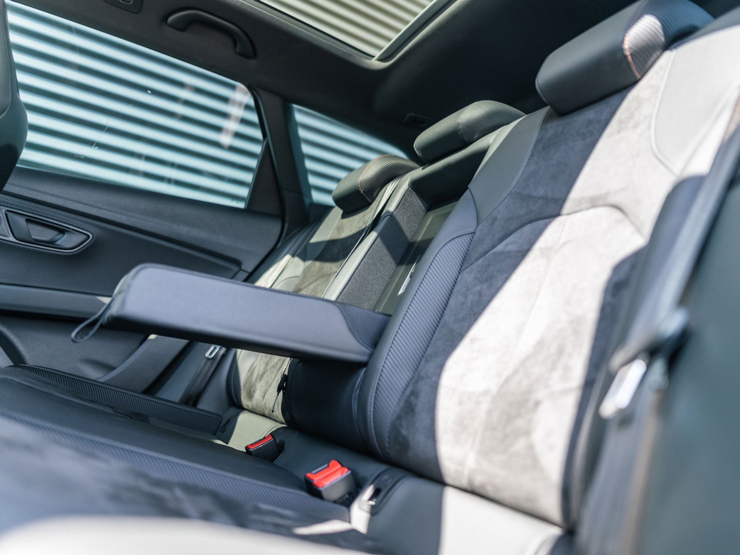 SEAT Leon ST 2.0 TSI 4DRIVE CUPRA R BLACKNESS GREY CARBON