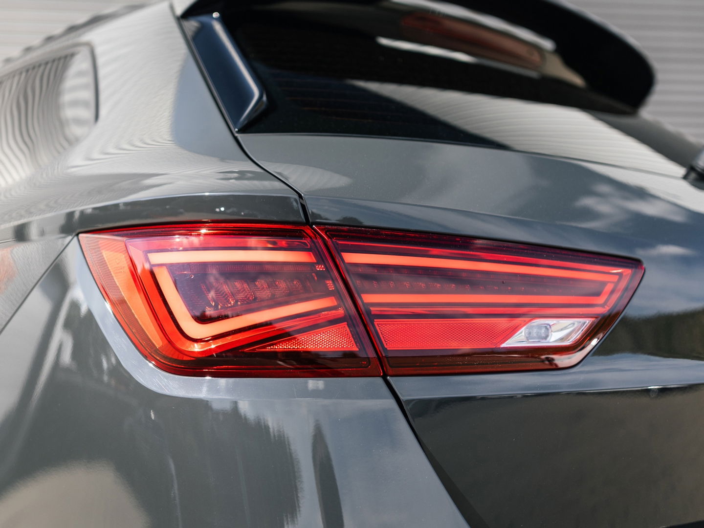 SEAT Leon ST 2.0 TSI 4DRIVE CUPRA R BLACKNESS GREY CARBON