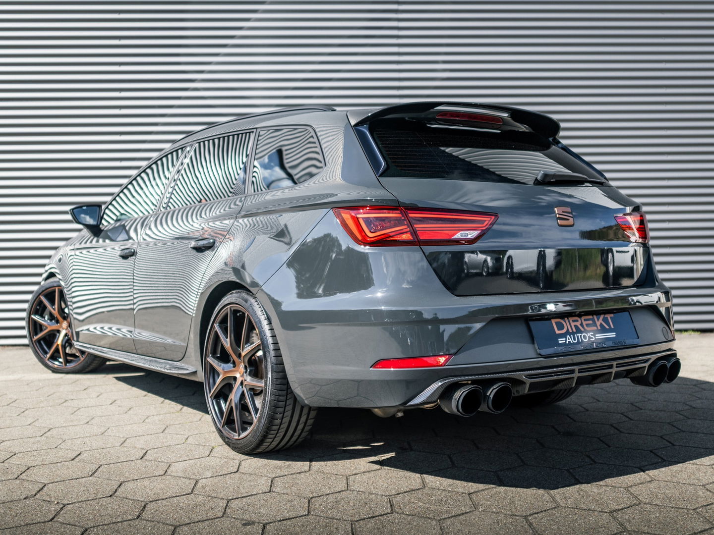 SEAT Leon ST 2.0 TSI 4DRIVE CUPRA R BLACKNESS GREY CARBON