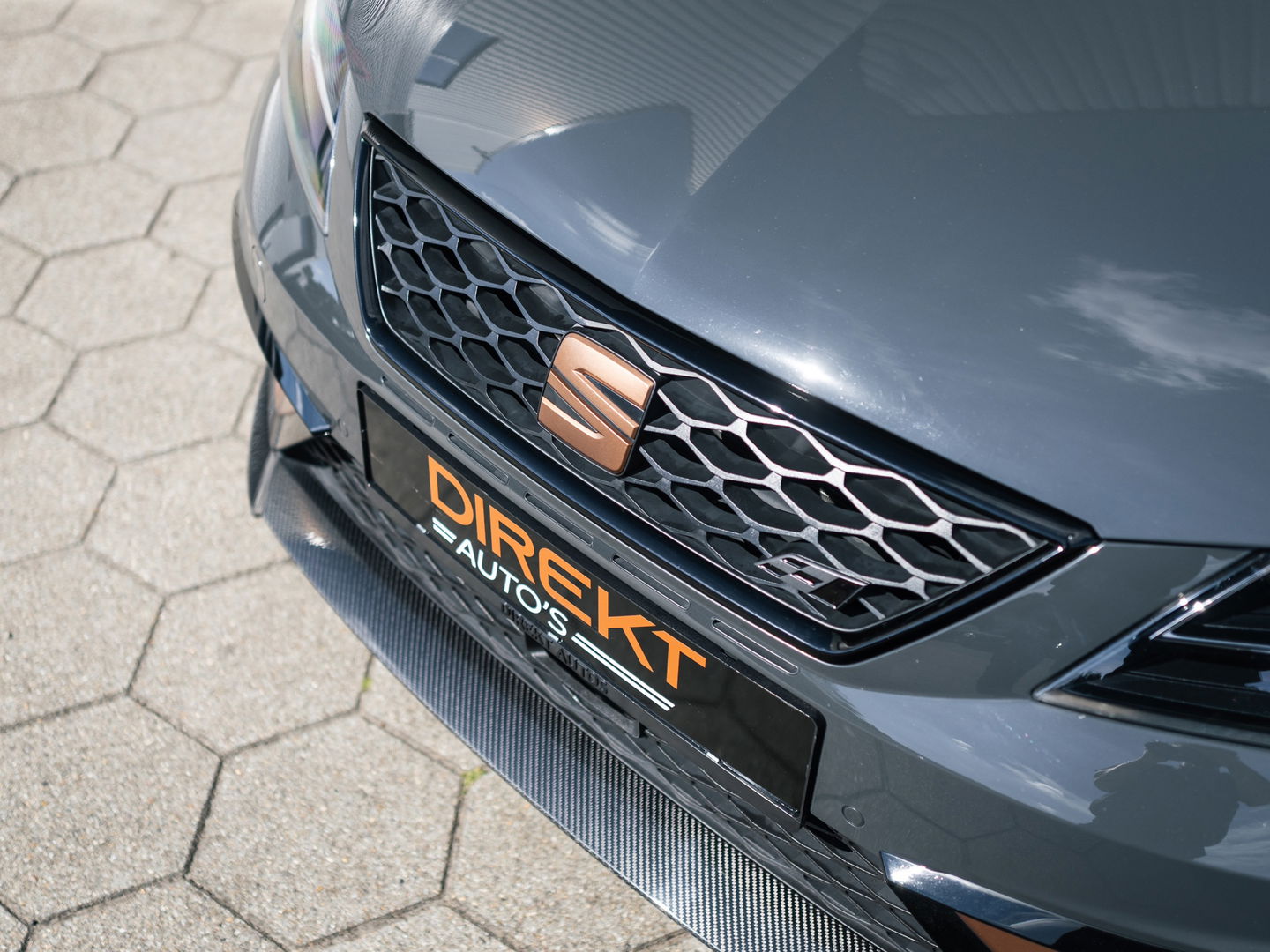 SEAT Leon ST 2.0 TSI 4DRIVE CUPRA R BLACKNESS GREY CARBON