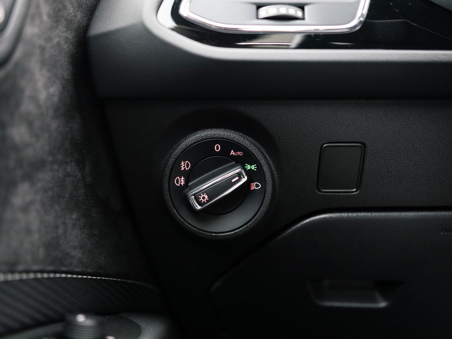 SEAT Leon ST 2.0 TSI CUPRA 4DRIVE CARBON EDITION PANO BREMBO