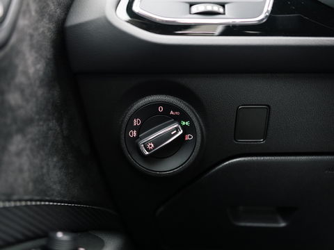 SEAT Leon ST 2.0 TSI CUPRA 4DRIVE CARBON EDITION PANO BREMBO