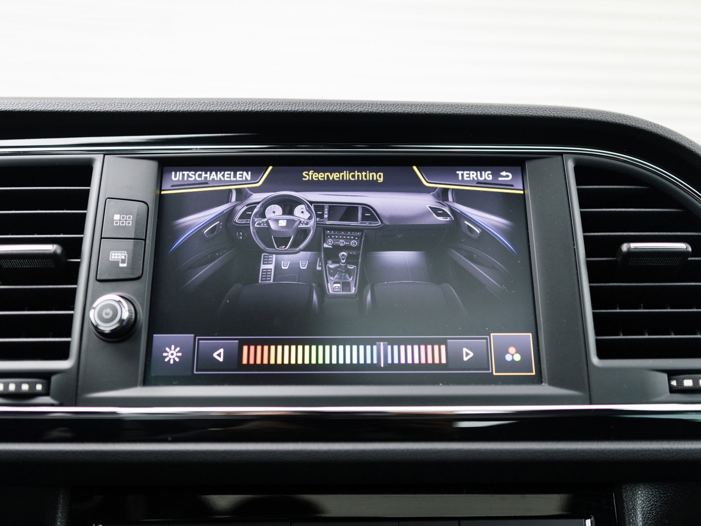 SEAT Leon ST 2.0 TSI CUPRA 4DRIVE CARBON EDITION PANO BREMBO