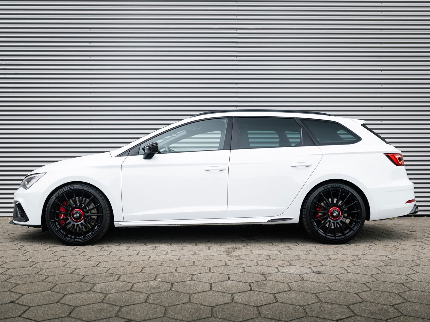 SEAT Leon ST 2.0 TSI CUPRA 4DRIVE CARBON EDITION PANO BREMBO