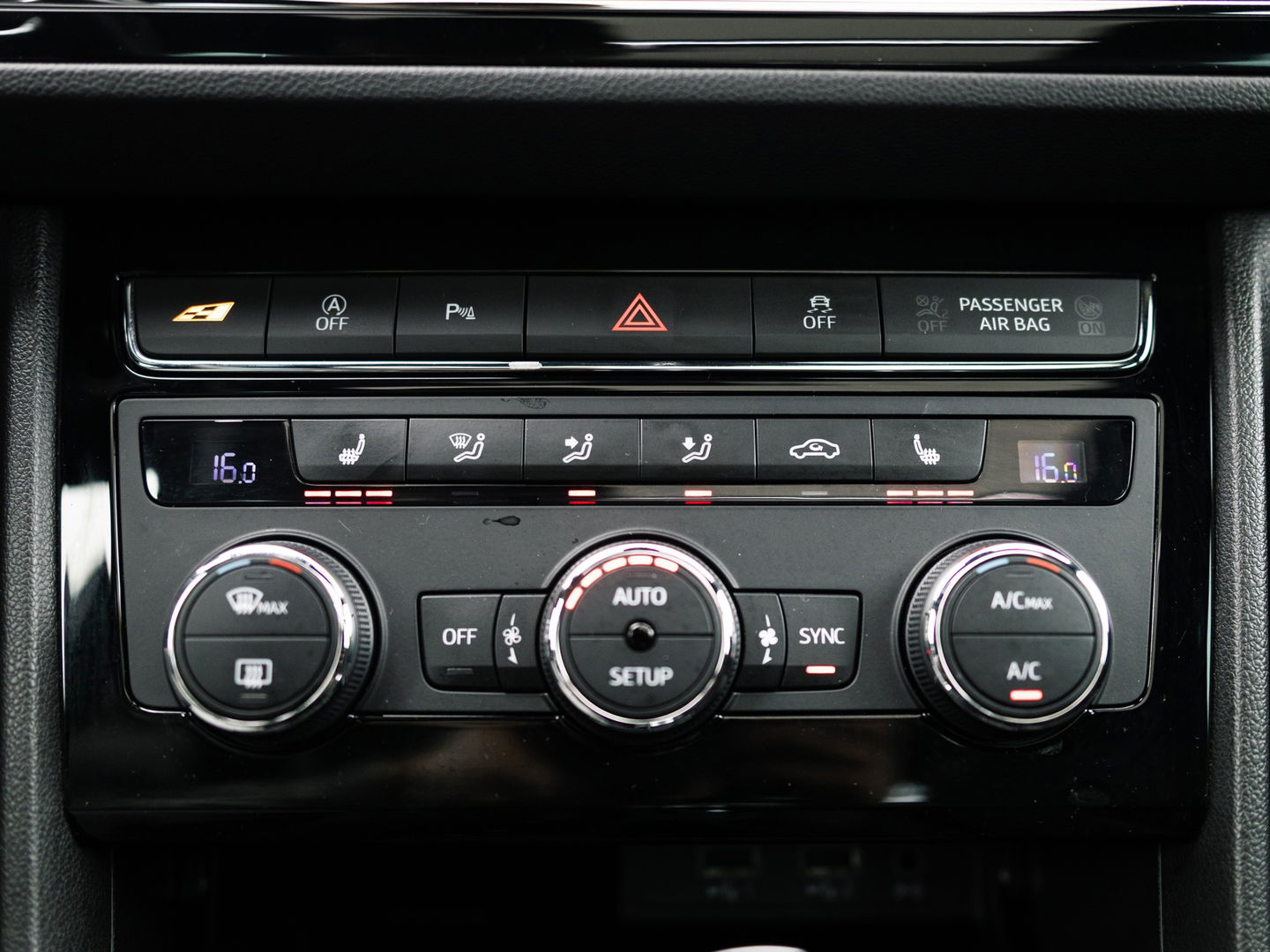 SEAT Leon ST 2.0 TSI CUPRA 4DRIVE CARBON EDITION PANO BREMBO