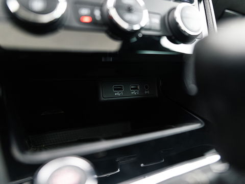 SEAT Leon ST 2.0 TSI CUPRA 4DRIVE CARBON EDITION PANO BREMBO