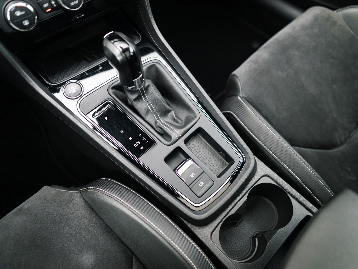 SEAT Leon ST 2.0 TSI CUPRA 4DRIVE CARBON EDITION PANO BREMBO