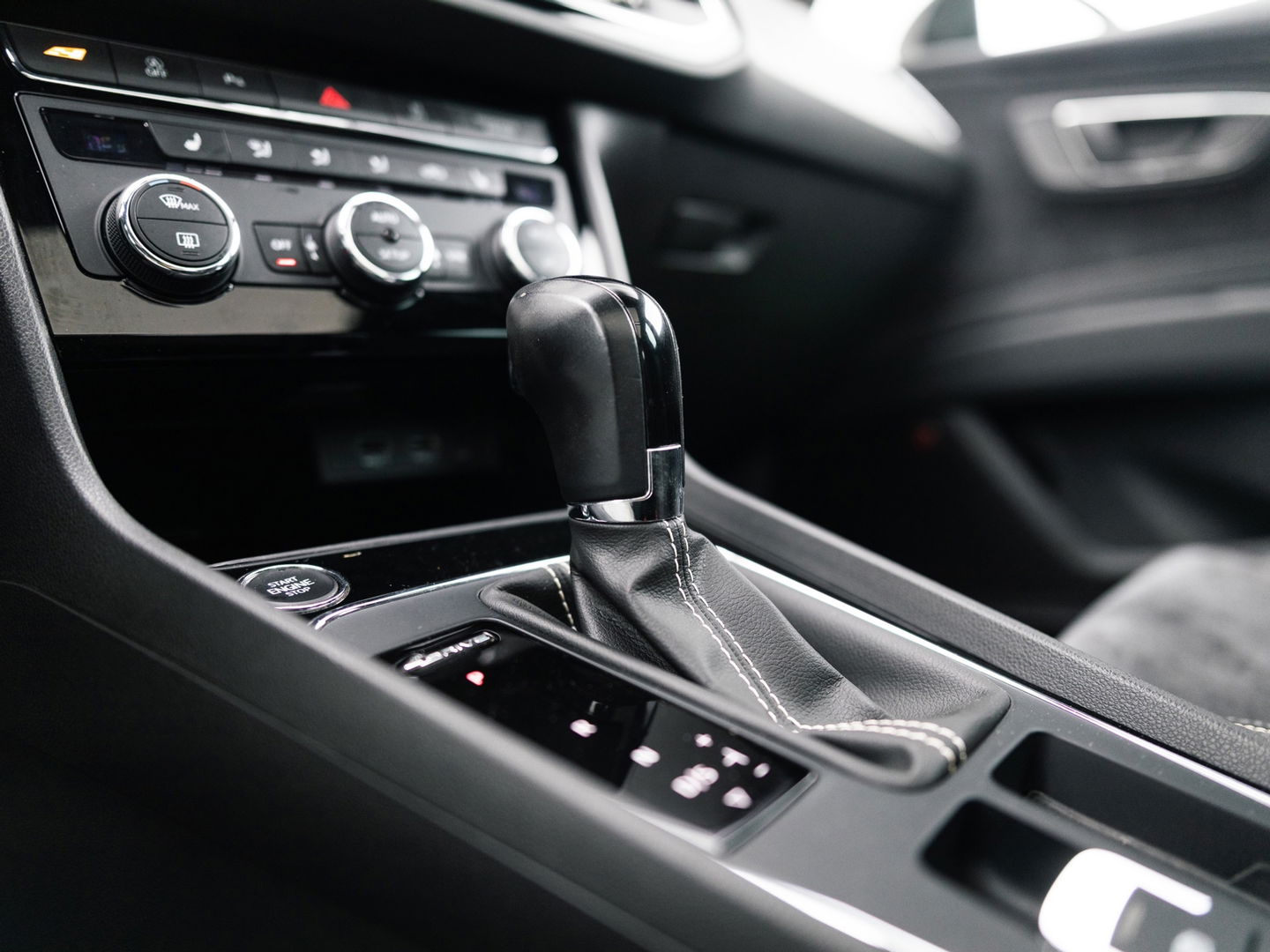 SEAT Leon ST 2.0 TSI CUPRA 4DRIVE CARBON EDITION PANO BREMBO