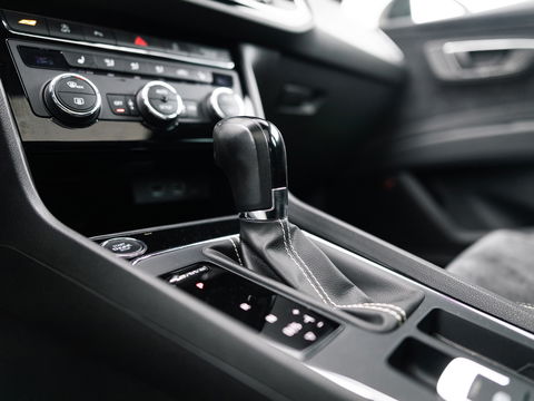 SEAT Leon ST 2.0 TSI CUPRA 4DRIVE CARBON EDITION PANO BREMBO