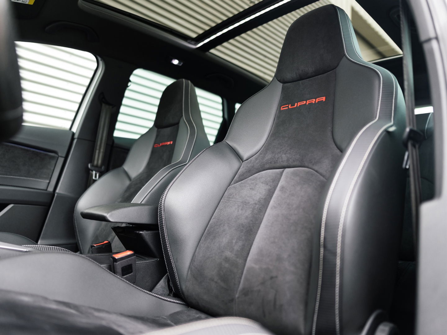 SEAT Leon ST 2.0 TSI CUPRA 4DRIVE CARBON EDITION PANO BREMBO