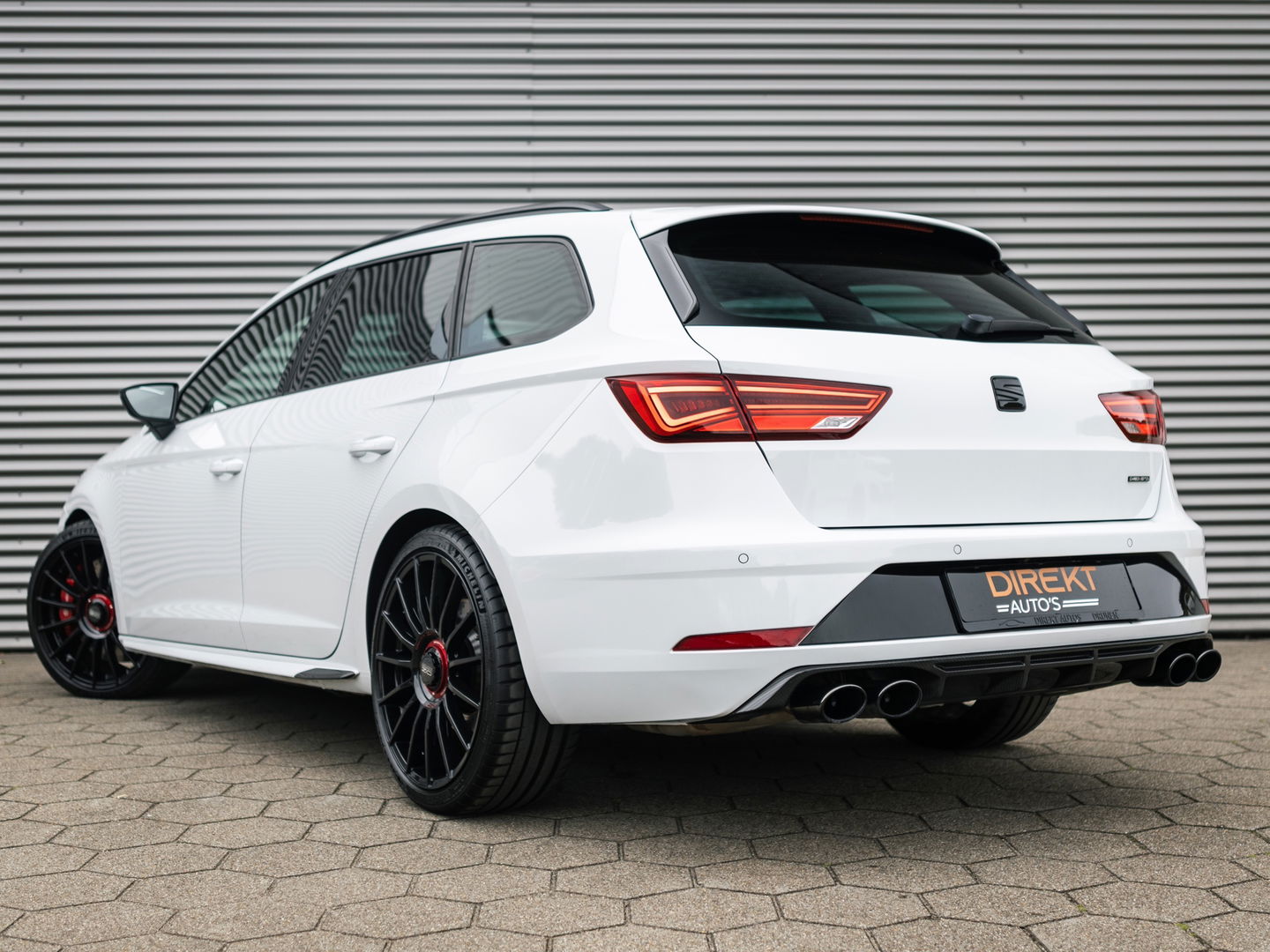 SEAT Leon ST 2.0 TSI CUPRA 4DRIVE CARBON EDITION PANO BREMBO