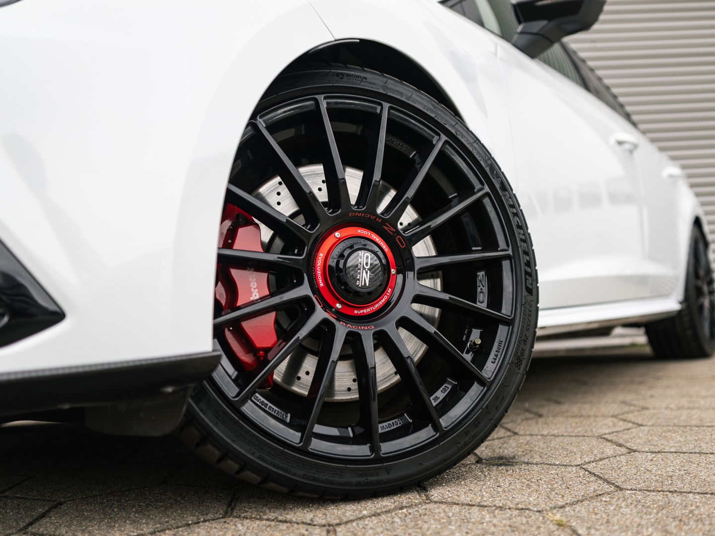 SEAT Leon ST 2.0 TSI CUPRA 4DRIVE CARBON EDITION PANO BREMBO