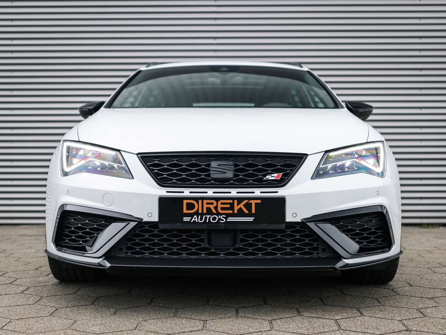 SEAT Leon ST 2.0 TSI CUPRA 4DRIVE CARBON EDITION PANO BREMBO