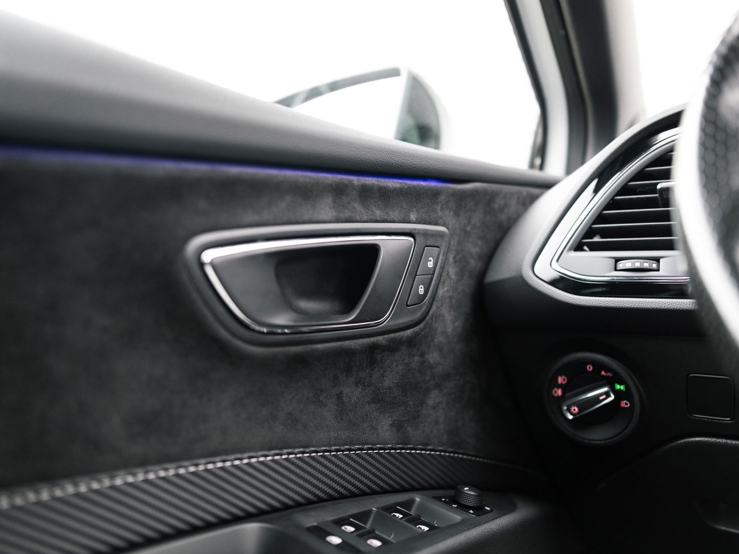 SEAT Leon ST 2.0 TSI CUPRA 4DRIVE CARBON EDITION PANO BREMBO