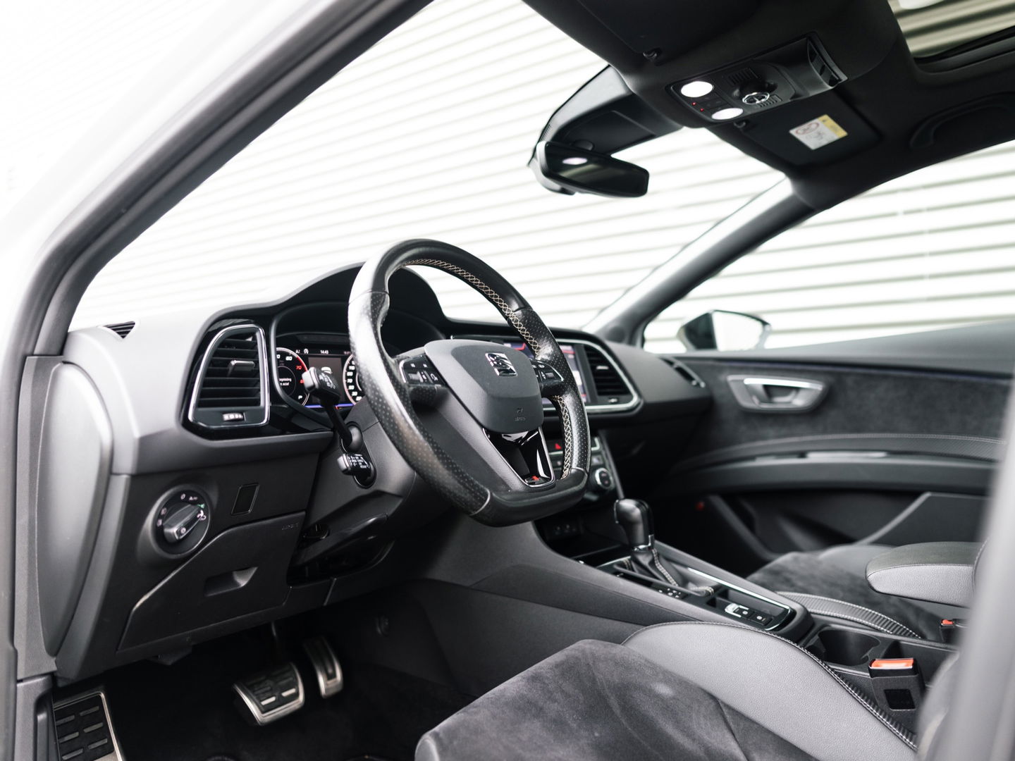 SEAT Leon ST 2.0 TSI CUPRA 4DRIVE CARBON EDITION PANO BREMBO