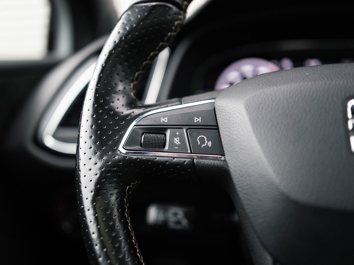 SEAT Leon ST 2.0 TSI CUPRA 4DRIVE CARBON EDITION PANO BREMBO