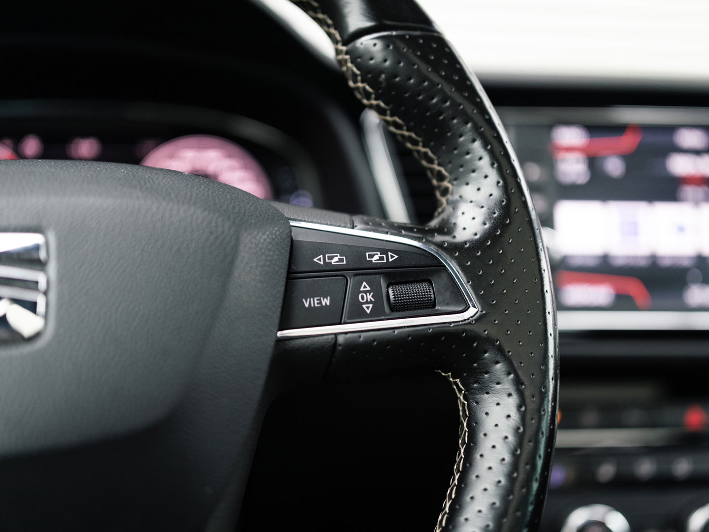 SEAT Leon ST 2.0 TSI CUPRA 4DRIVE CARBON EDITION PANO BREMBO