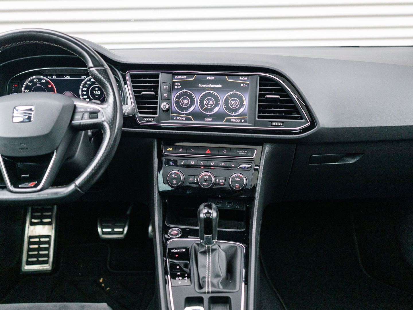 SEAT Leon ST 2.0 TSI CUPRA 4DRIVE CARBON EDITION PANO BREMBO