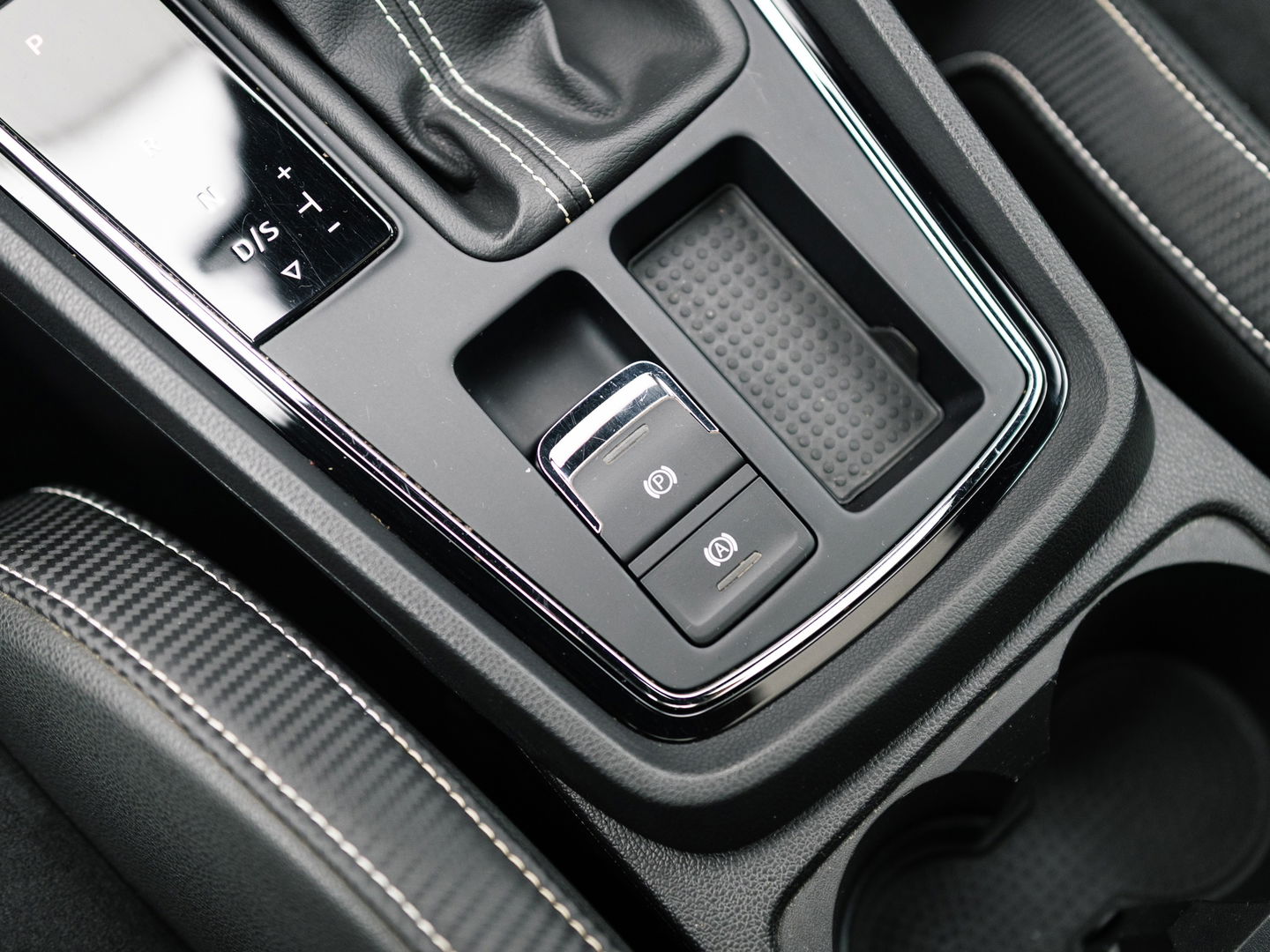 SEAT Leon ST 2.0 TSI CUPRA 4DRIVE CARBON EDITION PANO BREMBO