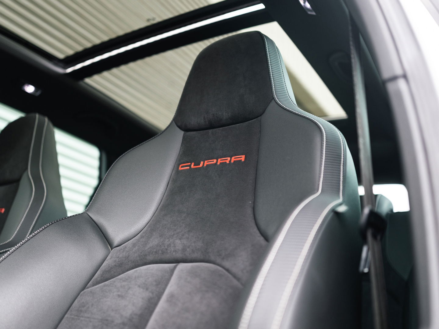 SEAT Leon ST 2.0 TSI CUPRA 4DRIVE CARBON EDITION PANO BREMBO